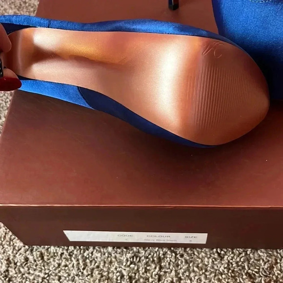 Victoria Colasanto satin platforms - Picture 5 of 5